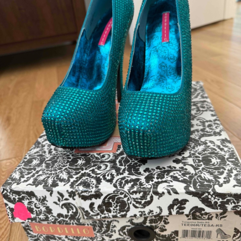 Bordello Womens Shoes size 8 brand new